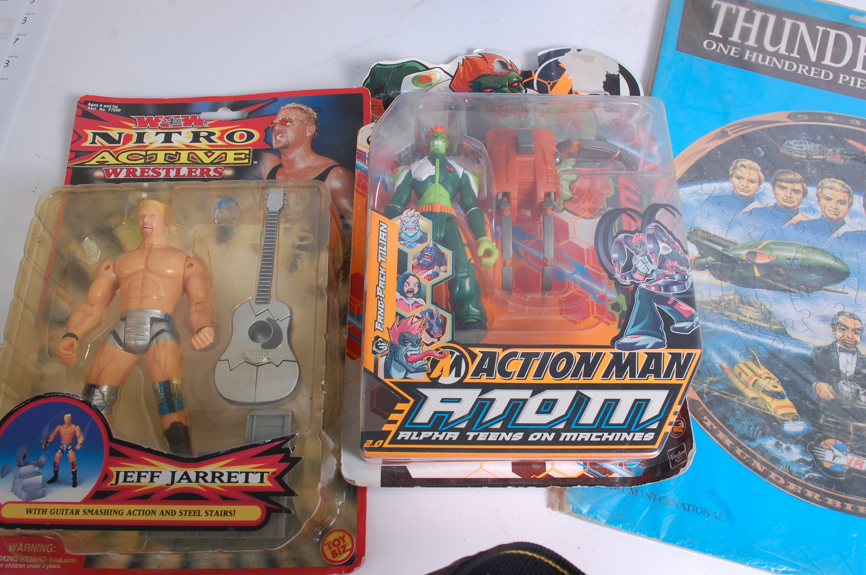 ACTION FIGURES; A collection of toys to - Image 4 of 5