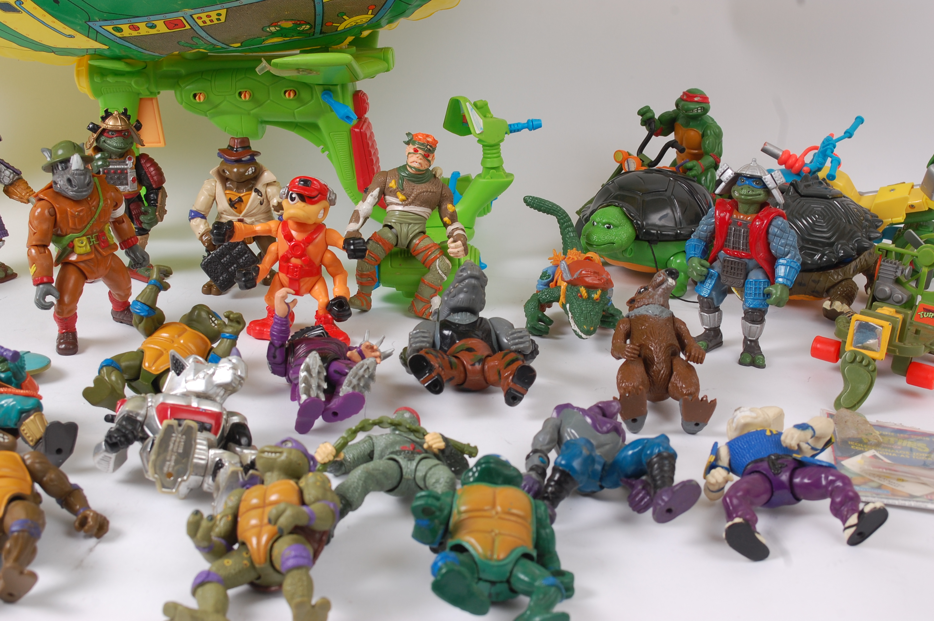 TEENAGE MUTANT HERO TURTLES; A collectio - Image 2 of 5