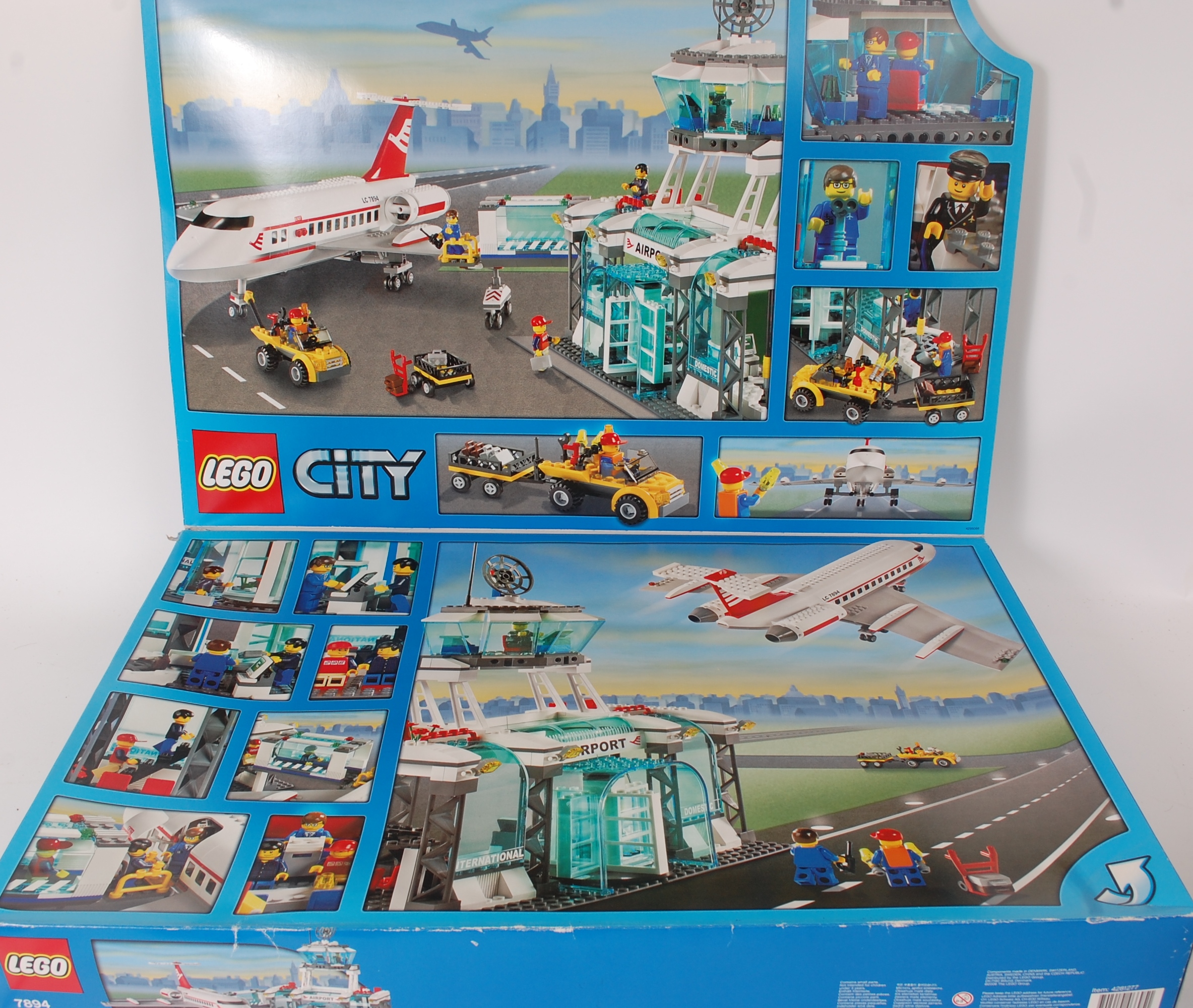 LEGO; An original Lego City 7894 Airport - Image 2 of 3