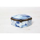 A Chinese blue and white trinket box dep