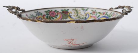 An 18th century French porcelain bowl /