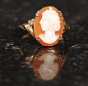A ladies 9ct gold 375 marked cameo ring