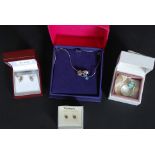 A collection of silver to include a Pandora silver ring with coloured glass ball.