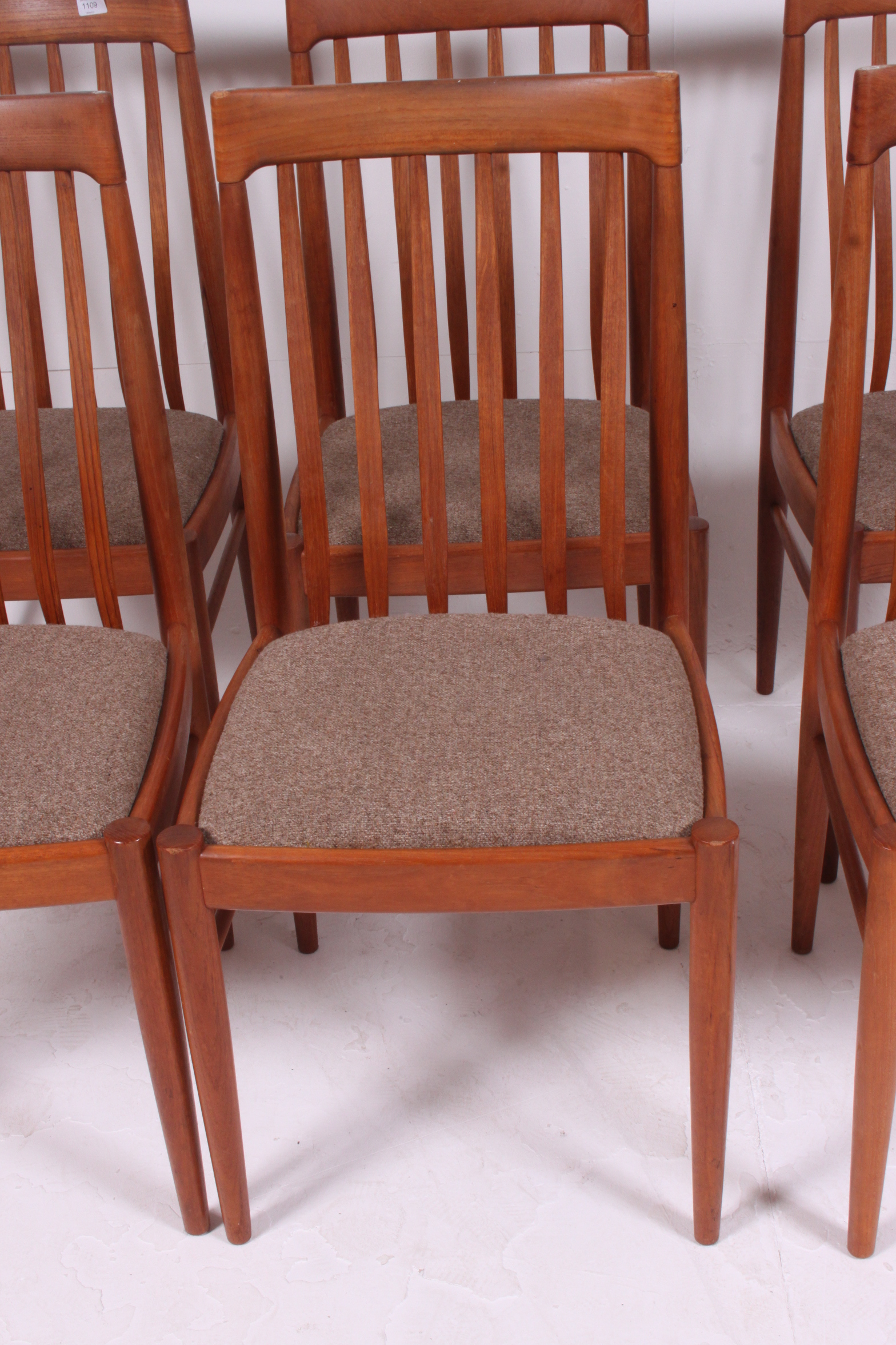 An excellent set of 6 1970's retro teak wood feather railed back Danish style chairs. - Image 2 of 3