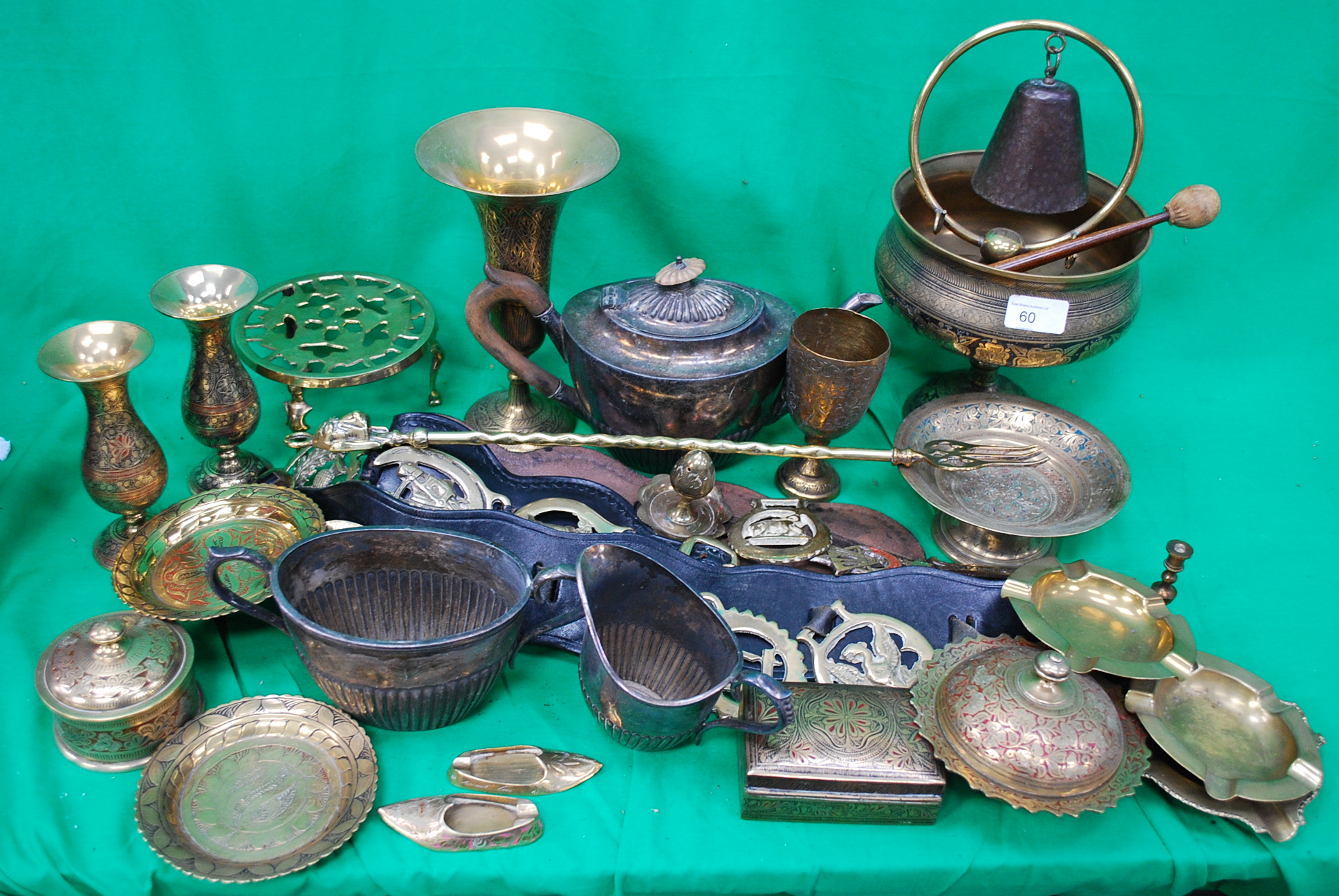 A large collection of metalware's to inc
