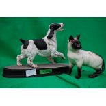 A Beswick cat and a Beswick dog on plint