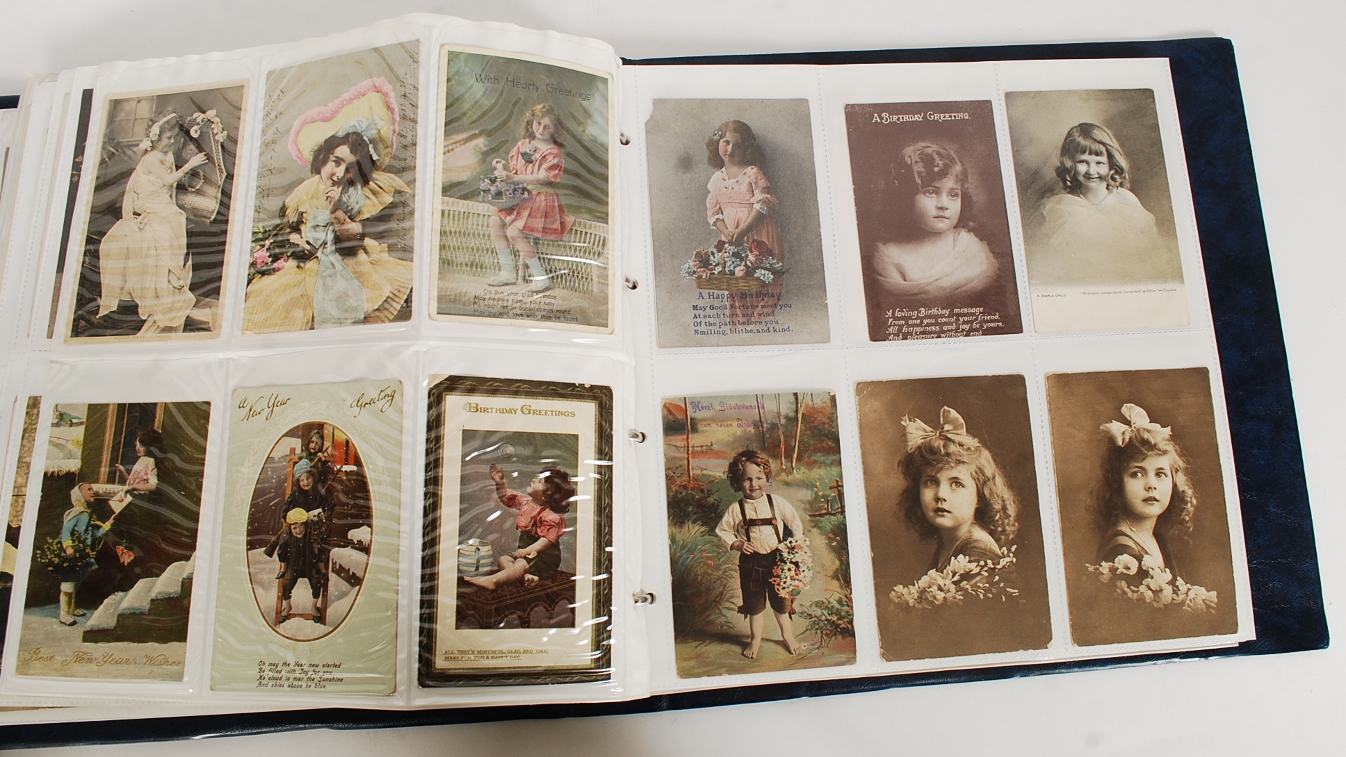 Large album with 250 vintage postcards of children. Some sets. - Image 4 of 4