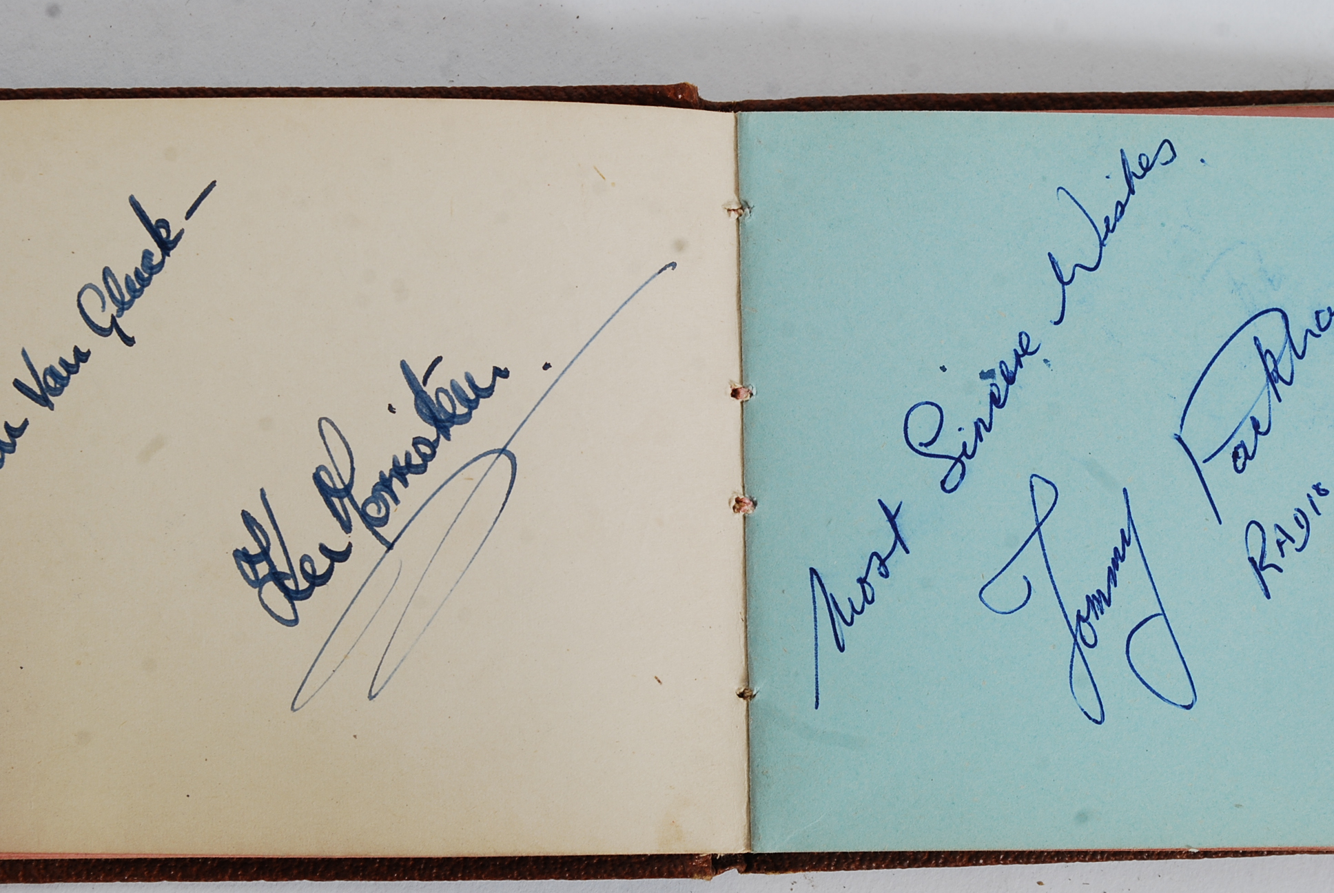 A vintage autograph book featuring the autographs from the show ' Radio Times ' including Larry - Image 4 of 7