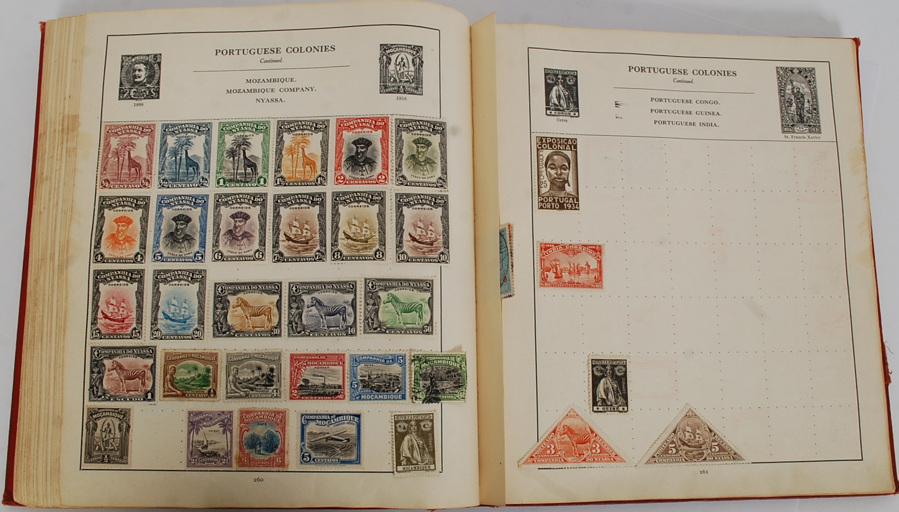 A good early 20th century stamp album consisting of world stamps along with British. - Image 3 of 4