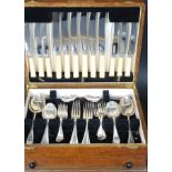 A good quality oak cased 48 canteen of cutlery by Viners set within an oak case with pull out
