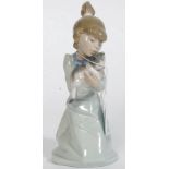 A Lladro figurine ' Sleepy KItten ' Model No 5712 impressed factory marks to base,