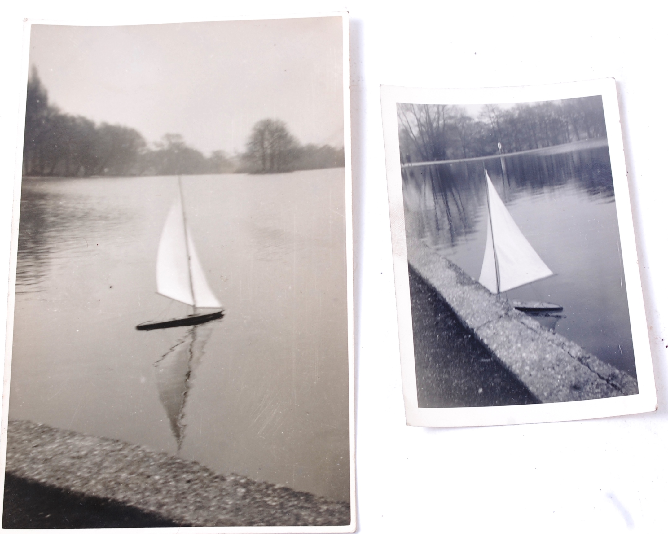 BOWMAN POND YACHT; A charming original 1950's Bowman Racing wooden pond yacht. - Image 4 of 4