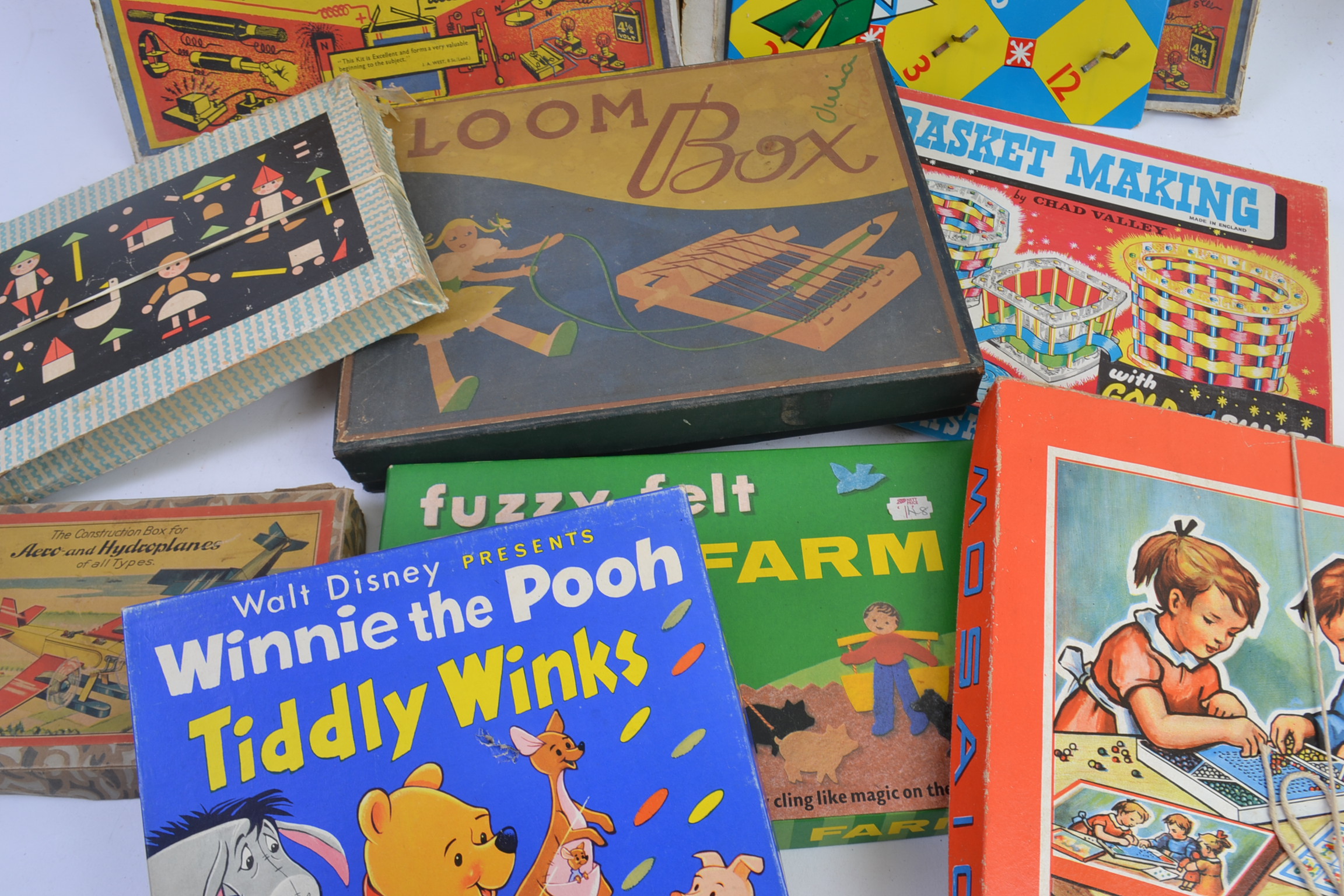 VINTAGE GAMES; A good selection of Edwardian and later toys and games to include Loom Box, - Image 3 of 3
