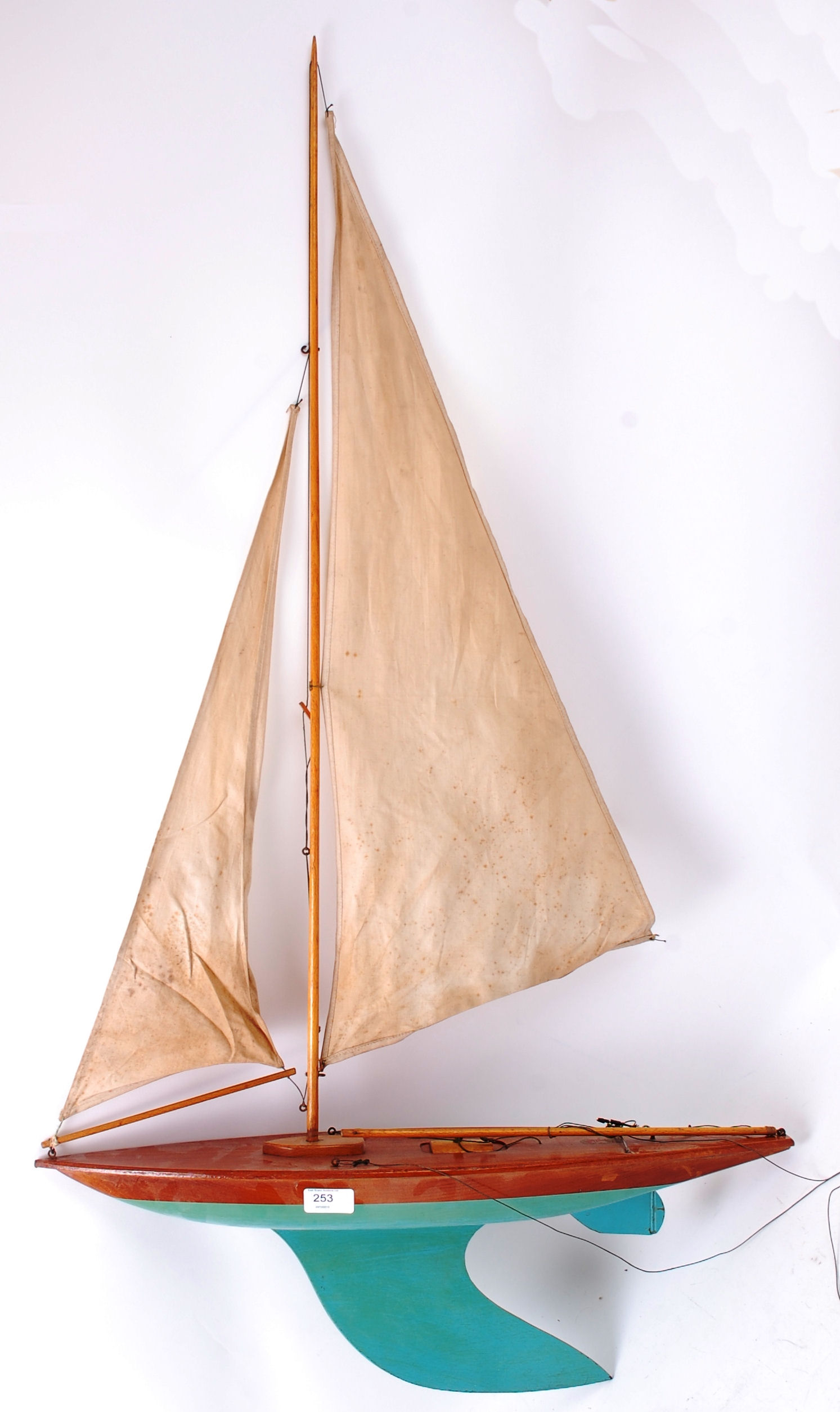 BOWMAN POND YACHT; A charming original 1950's Bowman Racing wooden pond yacht.