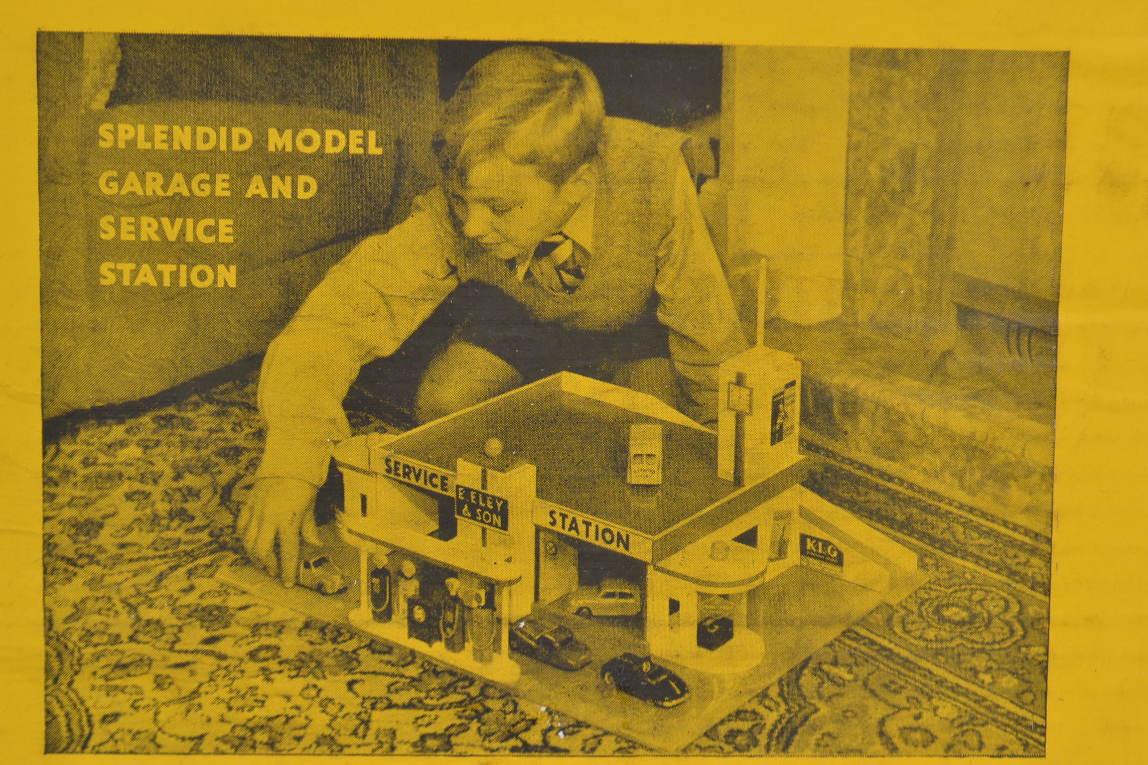 HOBBIES; An original vintage Hobbies ' Modern Toy Garage & Service Station , - Image 2 of 2