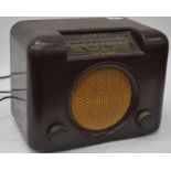 A vintage 1930's Bush bakelite radio - AC/DC Mains Type Receiver Model No D.A.C. 90A.