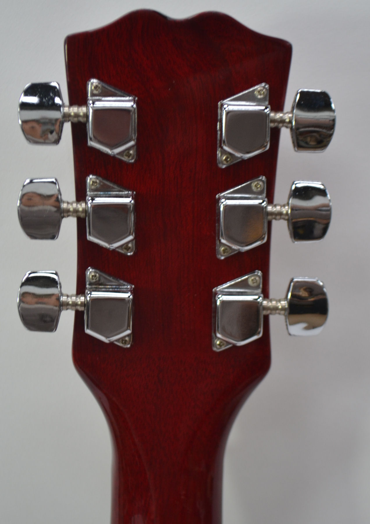 A Rockwood by Hohner Gibson style solid body electric guitar in red, with case. - Image 3 of 5