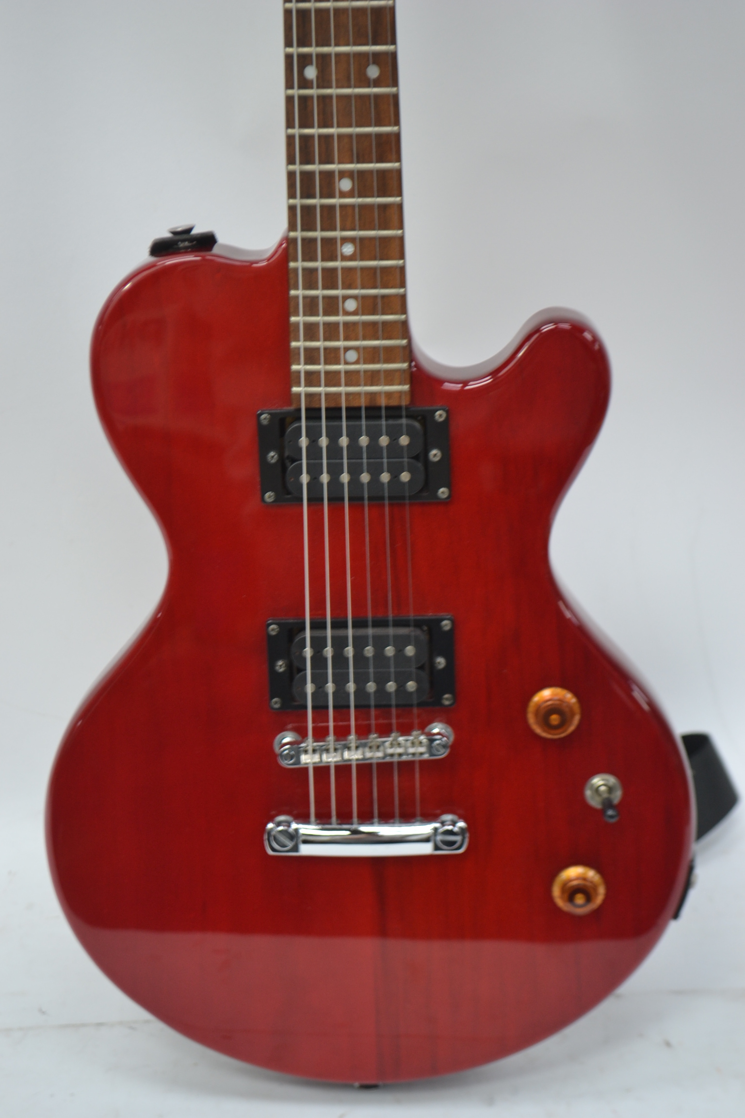 A Rockwood by Hohner Gibson style solid body electric guitar in red, with case. - Image 4 of 5