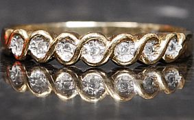 A 9ct hallmarked gold ring set with 7 1pt diamonds within a twisted mount. Weight 1.5g. Size P.