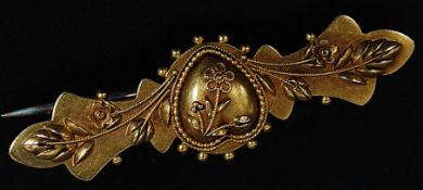 A 15ct gold bar brooch with heart and floral motif. Marked 15ct. Total weight 3.1g.