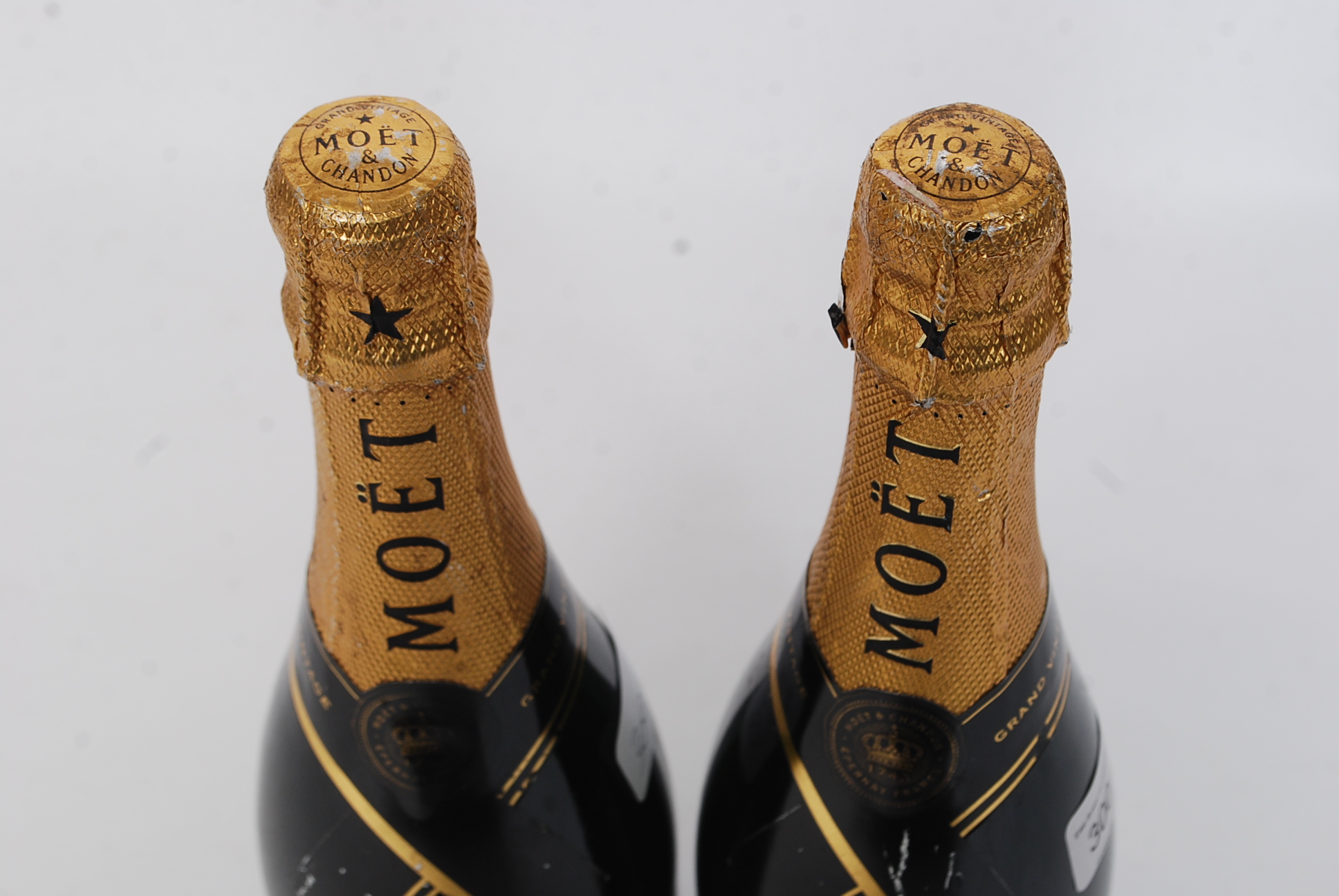 2 vintage Moet & Chadon bottles of champagne 2000 ( see illustrations ) - Image 2 of 3