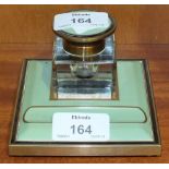 An Art Deco green and gilt enamelled metal ink stand with glass square-shaped inkwell, 7cm high,