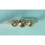 An Edwardian diamond ring collet set three old brilliant cut diamonds in 18ct gold mount, total