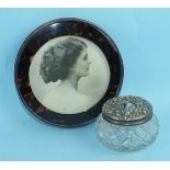 A small circular silver and tortoiseshell photograph frame, 12.25cm diameter, London 1918, (stand