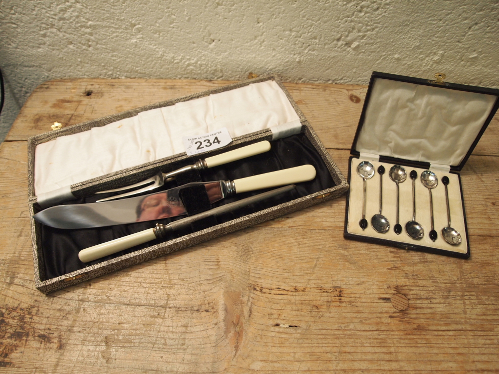 Sale Item:    F WOOD CARVING SET &BOX 6 SPOONS   Vat Status:   No Vat   Buyers Premium:  This lot