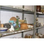 A qty. of vintage kitchenalia to include