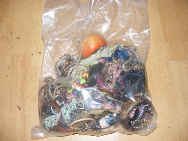 A sealed bag of costume jewellery