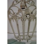Paire de lanternes en fer forgé blanc,19ème siècle.Hauteur 40cm