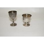 Ensemble de deux petits coquetiers en argent. Minerve. Poids : 66  (acc)