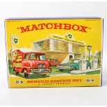 Opening: 24 EUR        MATCHBOX Service Station Set, 1960er Jahre, Nr. G-9. Im Originalkarton,