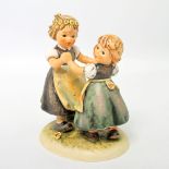 GOEBEL Hummelfigur "Sommertanz", 2.H. 20.Jh., polychrom staffiert. Gemarkt und bezeichnet, Modell-