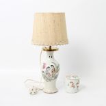 Tischleuchte und Deckeldöschen chinesische Vase als Lampenfuß, mit Lampenschirm H 41/Döschen H