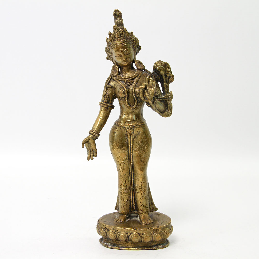 Statuette der Bodhisattvi Tara aus Messing. TIBET, 20. Jh. auf einem Lotustrohn stehend dargestellt,