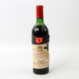 1 Flasche Chateau Mouton Rotschild, 1972, Baron Philippe de Rotschild, Etikett besch., 730ml.