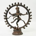 Bronze des Gottes Shiva. INDIEN, 1. Hälfte 20. Jh. Shiva ist als vierarmige Gottheit im kosmischen