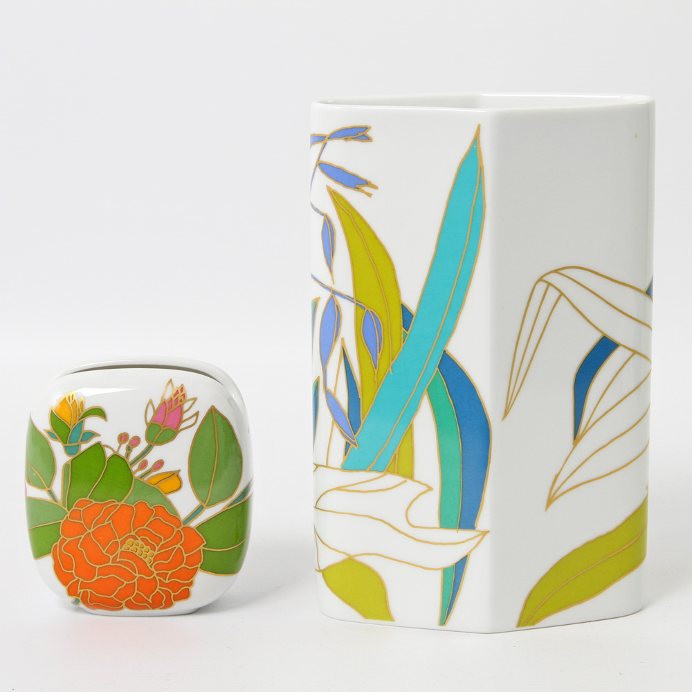 ROSENTHAL zwei Vasen, 20.Jh., stilisierter polychromer Blütendekor. Gemarkt, Modellnummer 2786/20 (