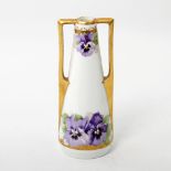 ROSENTHAL kleine Jugendstil-Vase, um 1900, Dekor: Viktoria Luise. Nach oben schmal zulaufende Form