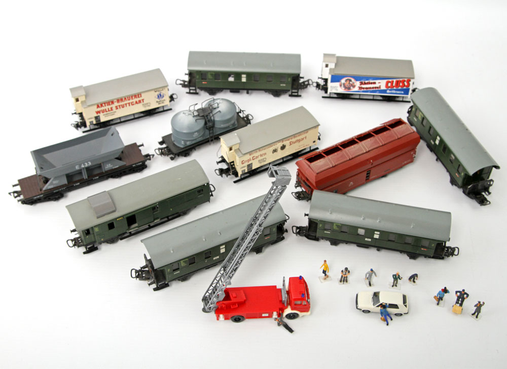 MÄRKLIN Konvolut Wagons, Spur H0, u.a. Grossgüterwagen mit Klappdeckeldach 4626 und Behälterwagen