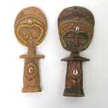 Paar Akuaba. ASHANTI/GHANA, 20. Jh. Kinderwunsch-/Fruchtbarkeitspuppen aus Holz, verziert mit Perlen