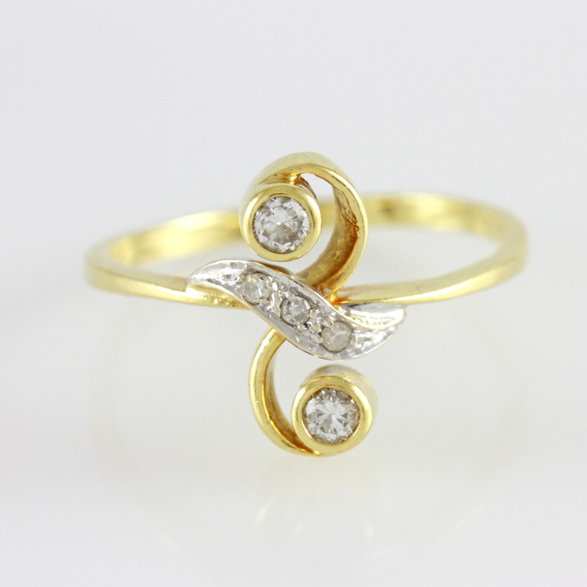 Damenring GG 18 K mit Diamanten. Weite 55. * Leg. 750/000 * Gew. 3,0 gAufrufpreis: 180 EUR