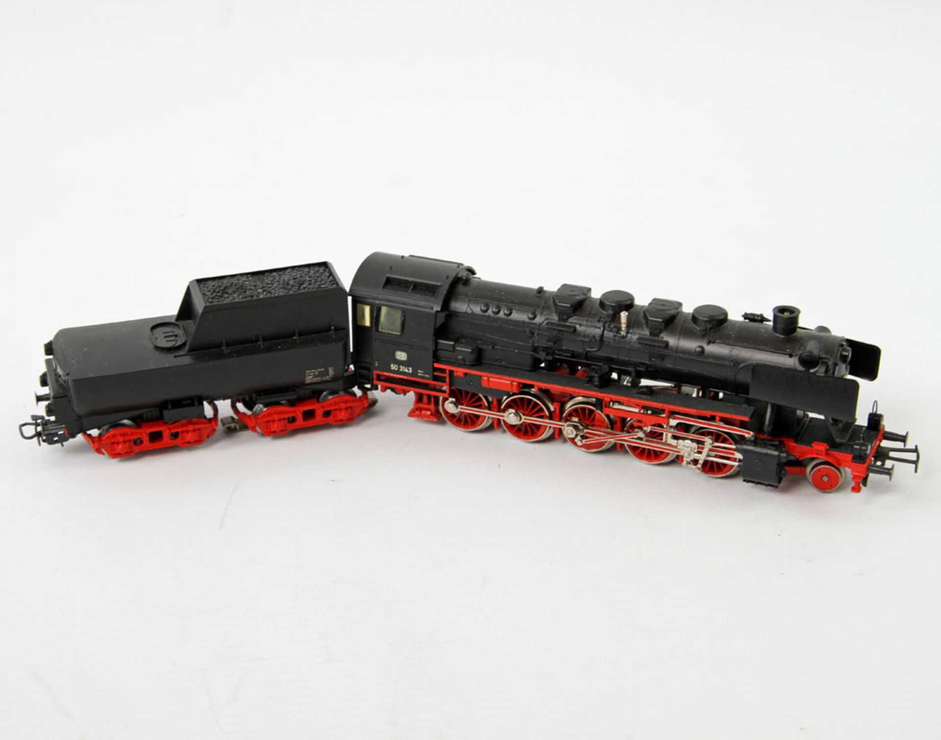 MÄRKLIN Dampflokomotive mit Tender 3315, Spur H0. BR 50 der DB, BN 50 3143. Gemarkt, minim.