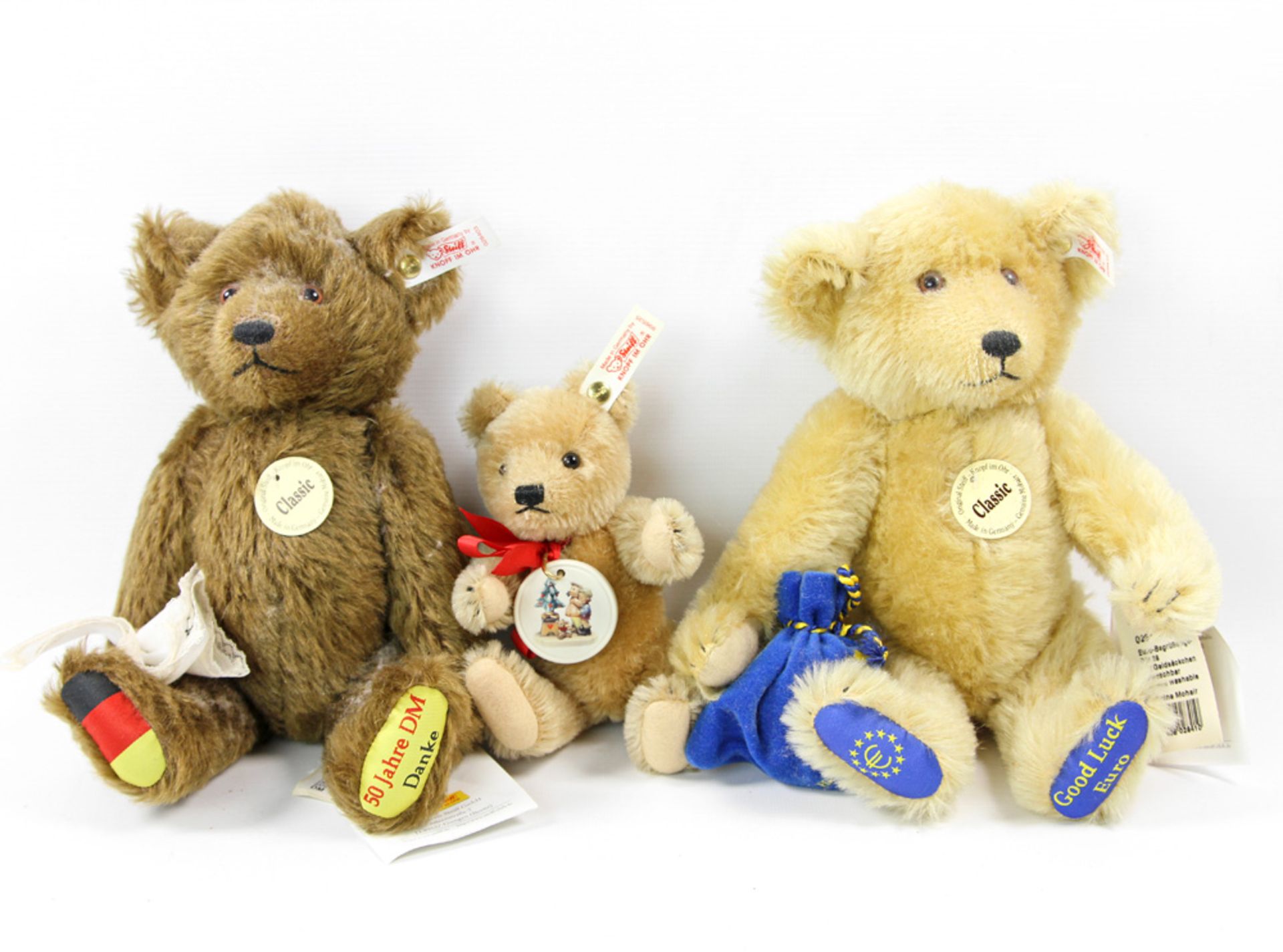 STEIFF Euro-Brüssungs-Bär, DM-Abschieds-Bär und Teddy für HUMMEL, Knopf im Ohr, Fahne und