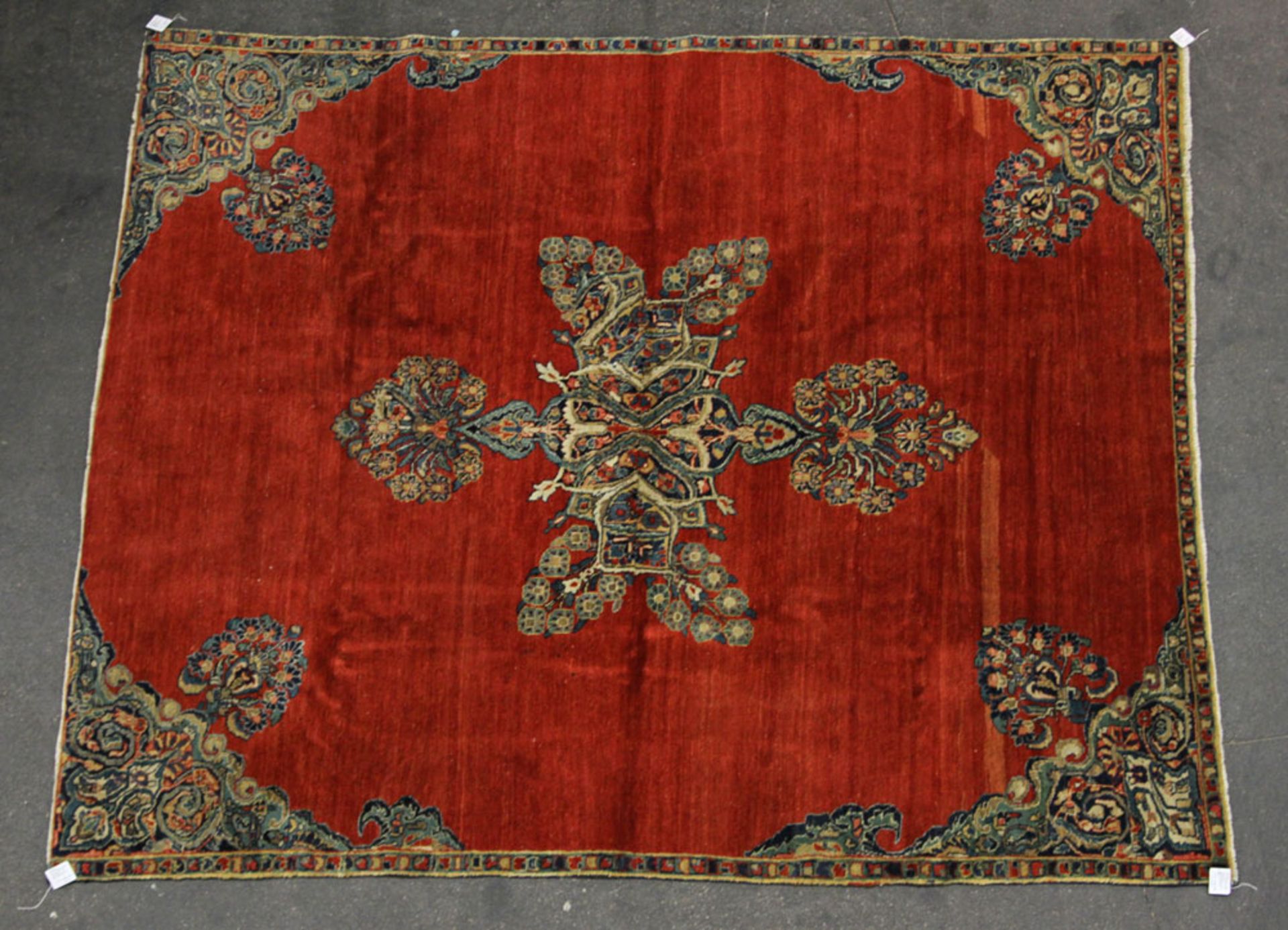 Orientteppich. KIRMAN/PERSIEN, 1. Hälfte 20. Jh., 234x190 ein großes, aufgebrochenes Blütenmedaillon