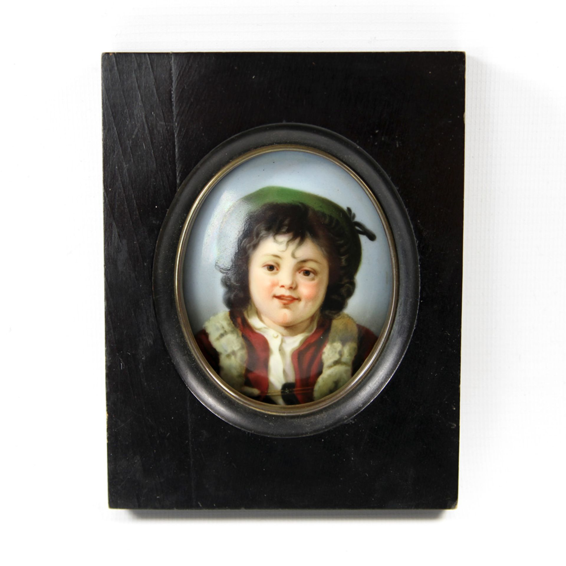 Kinderportrait-Miniatur auf Porzellan, wohl 1. H. 20. Jh. Ovale Form, rückseitig mit Etikett und