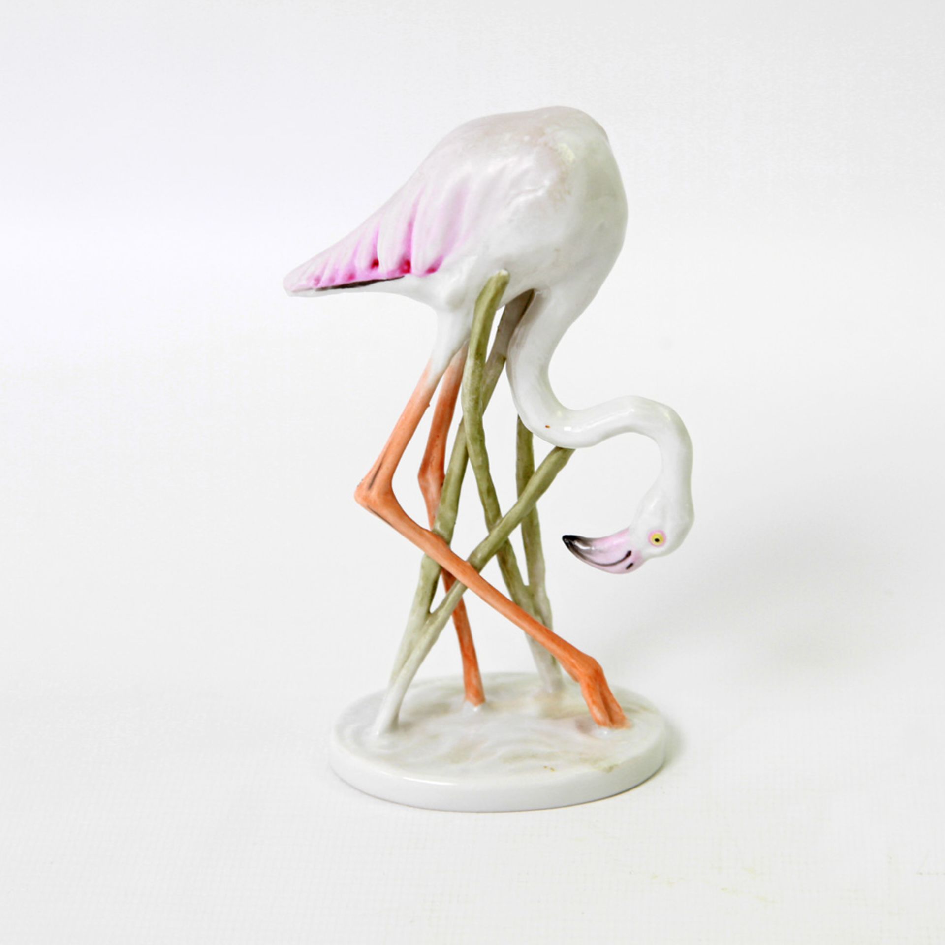 ROSENTHAL Flamingo, 1930/50er Jahre, nach einem Modell von Fritz Heidenreich. Polychrom staffiert.