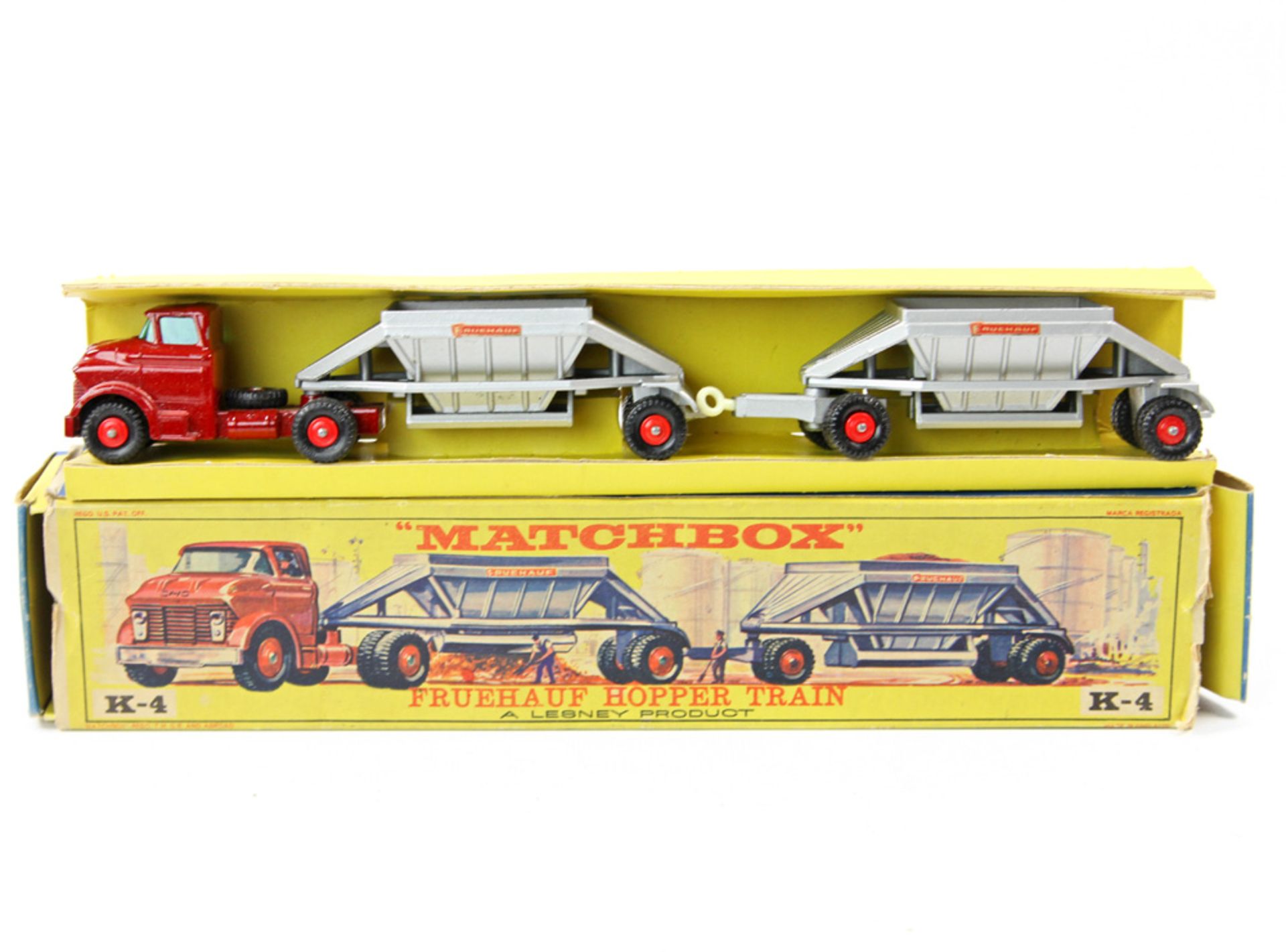 MATCHBOX K-4 "Fruehauf Hopper Train", rot und silbern, in Originalschachtel, besch.Aufrufpreis: 10